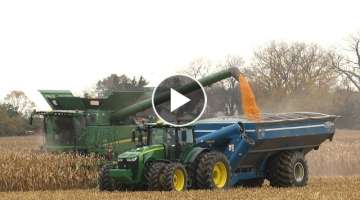 Harvest 2020 | John Deere S780 Combine Harvesting Corn | Corn Harvest 2020
